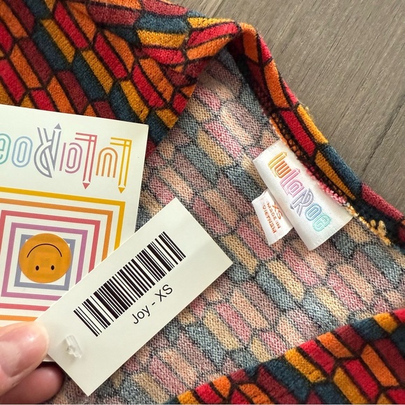 New LulaRoe Joy Colorful Geometric Print Soft Duster Cardigan Vest - Picture 3 of 5